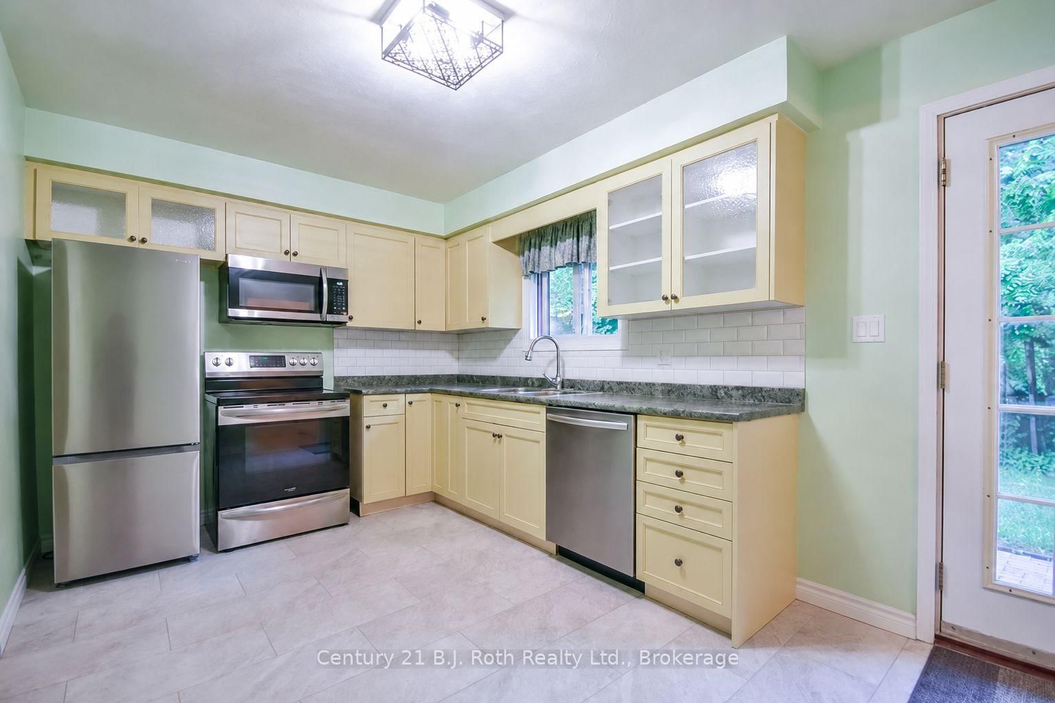 Listing Image 7