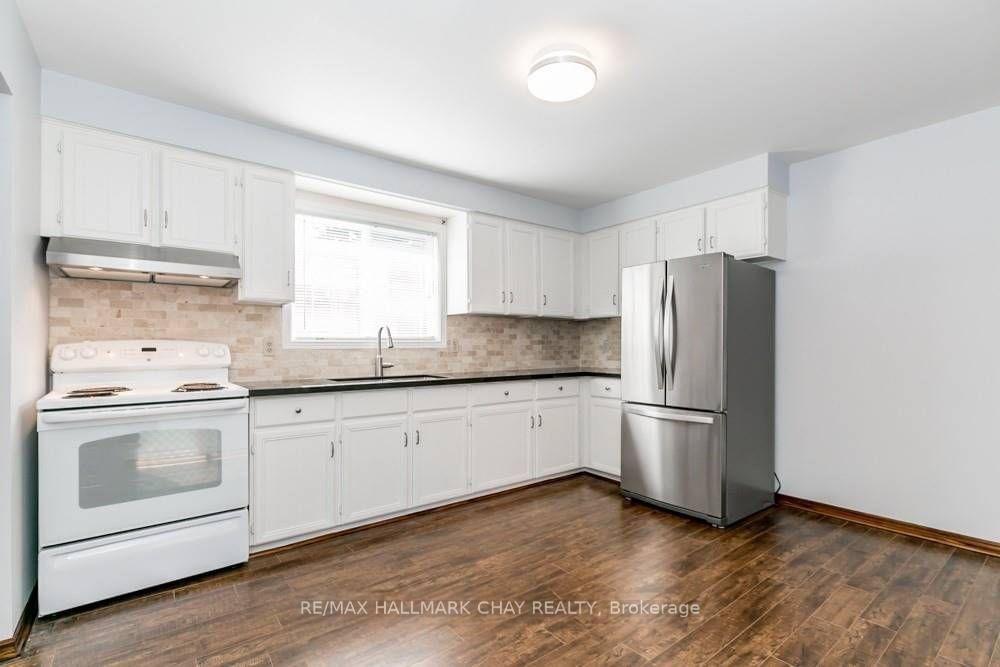 3 Buchanan Street • Barrie, ON photo 5