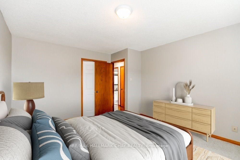 3 Buchanan Street • Barrie, ON photo 8