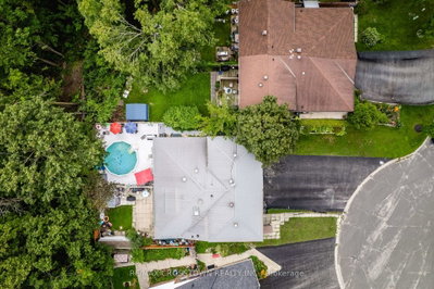 6 Ashdale Court • Barrie, ON photo 2
