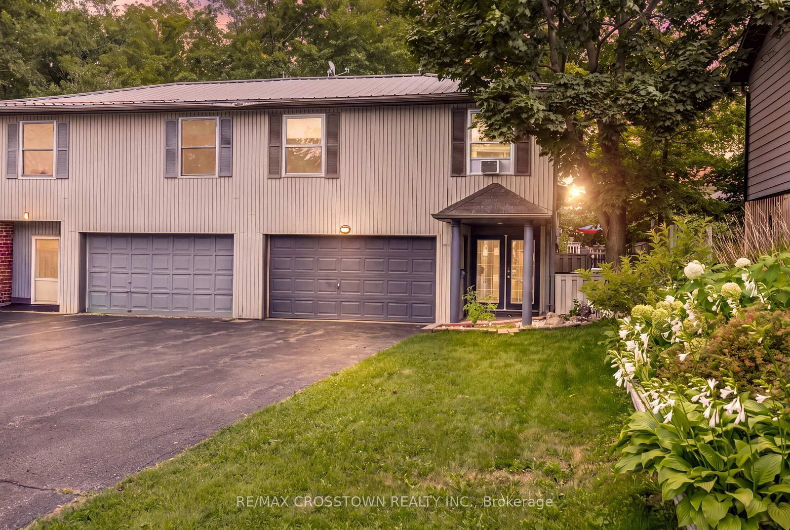 6 Ashdale Court • Barrie, ON photo 4