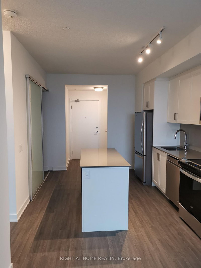 612 - 681 YONGE Street E E