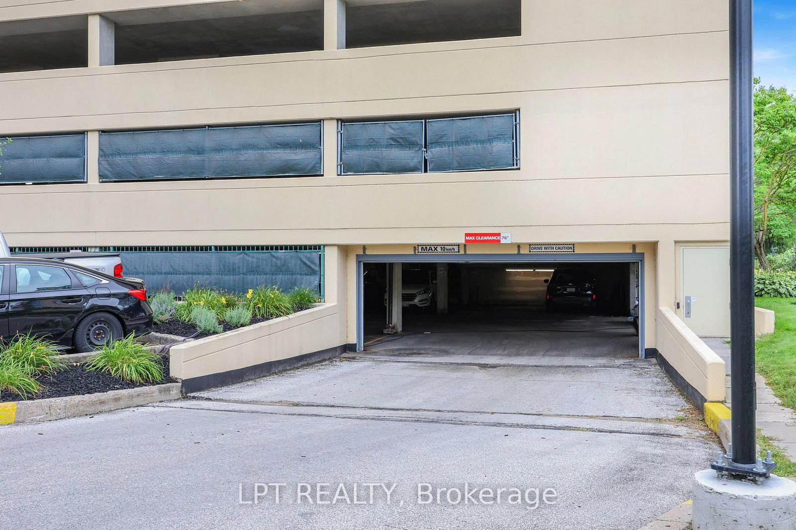 75 Ellen Street • #1111 • Barrie, ON photo 32