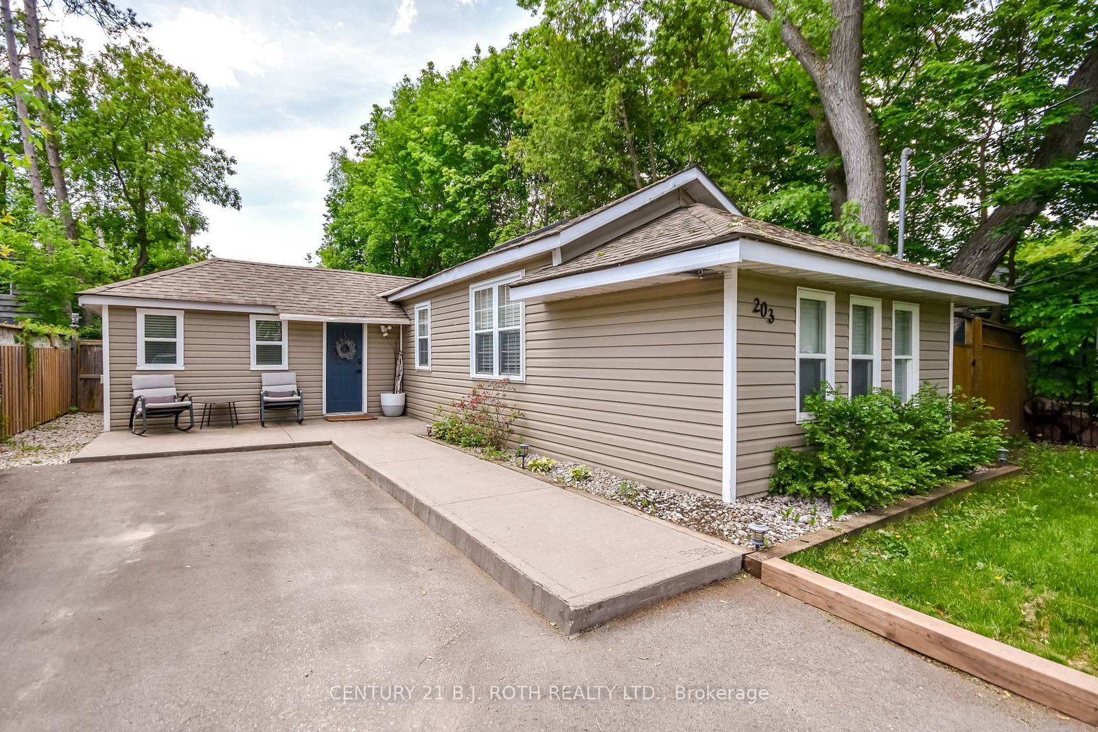 203 Southview Road • Barrie, ON photo 2