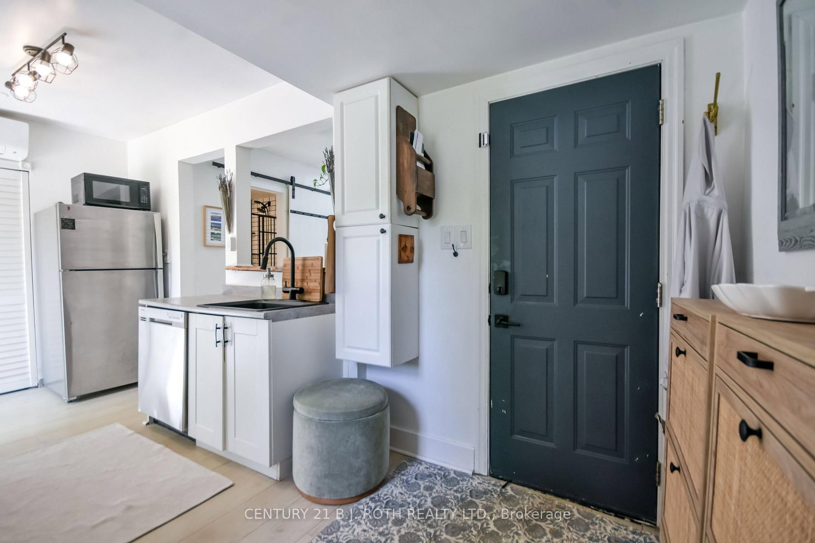 203 Southview Road • Barrie, ON photo 6