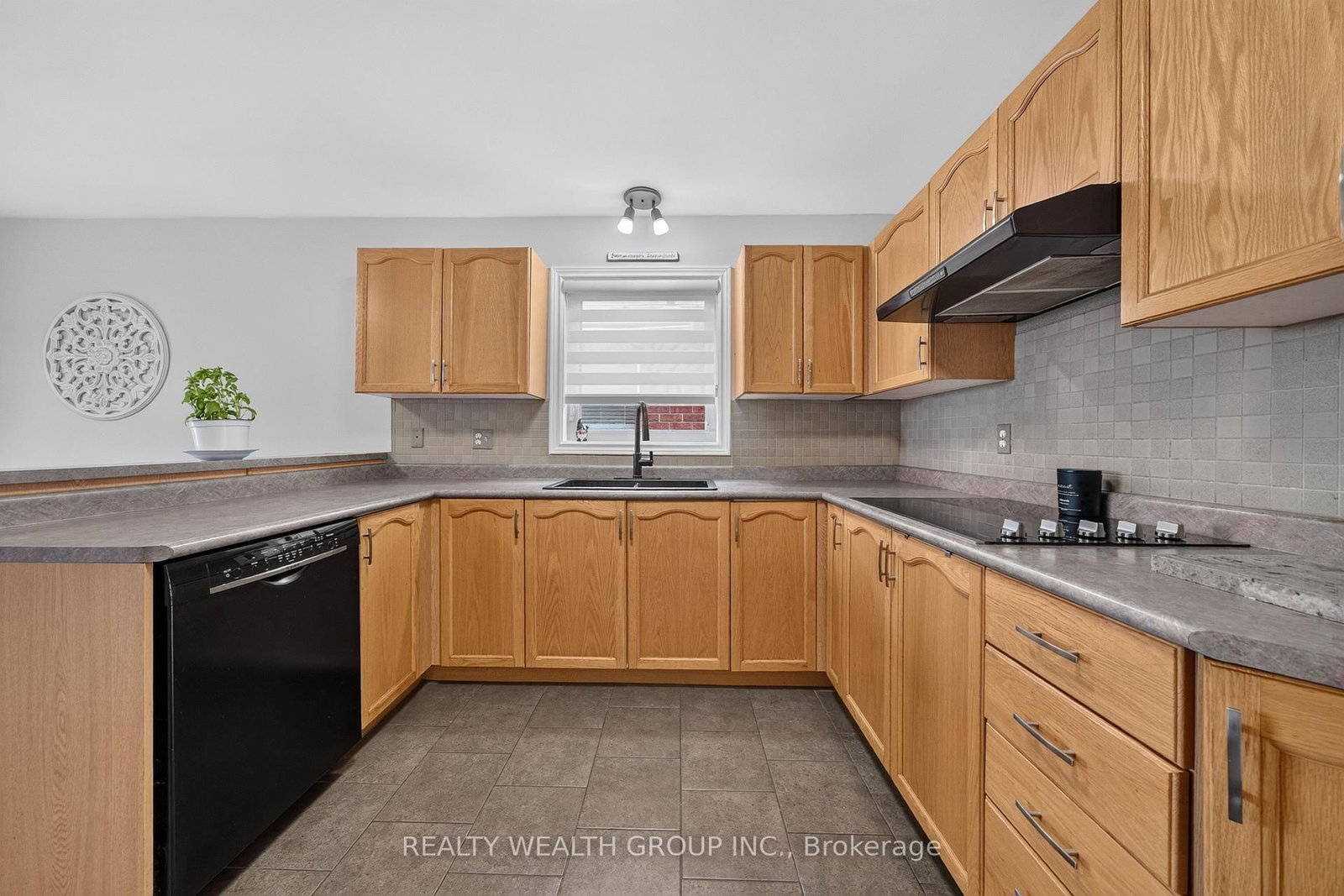 83 Logan Court • Barrie, ON photo 11