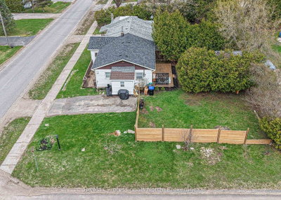 817 Eighth Avenue • Tay, ON photo 2