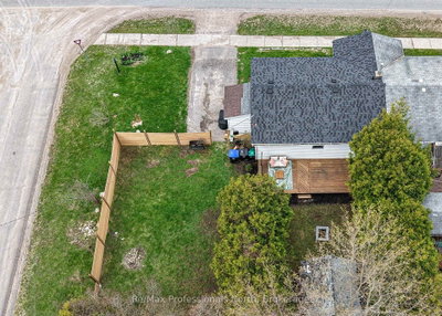 817 Eighth Avenue • Tay, ON photo 3