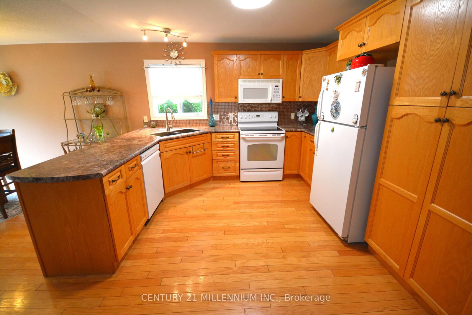 70 Pennsylvania Ave • Wasaga Beach, ON photo 6