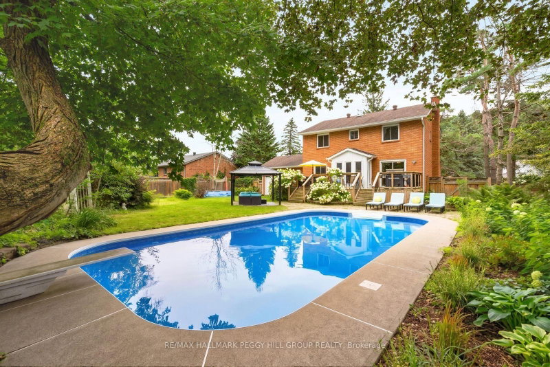 10 Rosewood Avenue