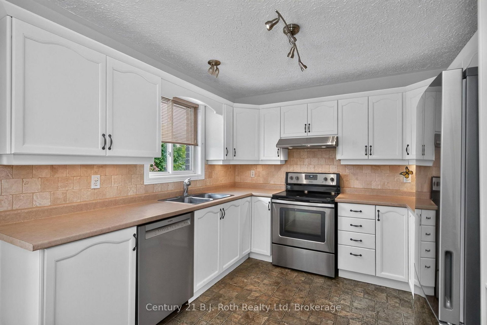 13 Charles Street • Penetanguishene, ON photo 9