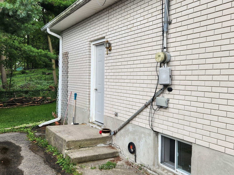 Lower - 687 Victoria Street