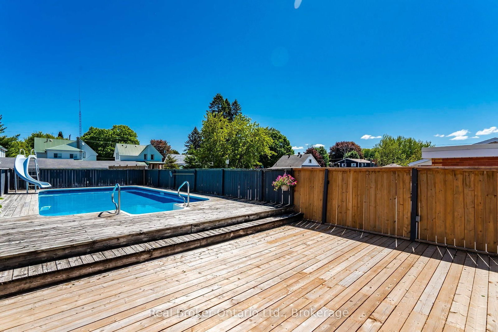 151 Main Street • Penetanguishene, ON photo 23