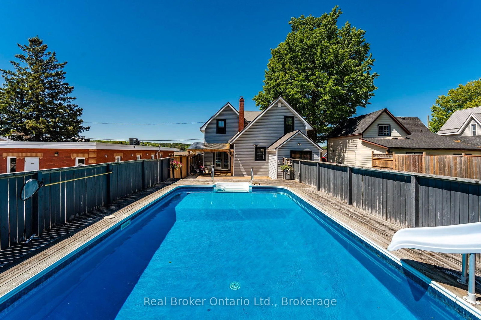 151 Main Street • Penetanguishene, ON photo 24