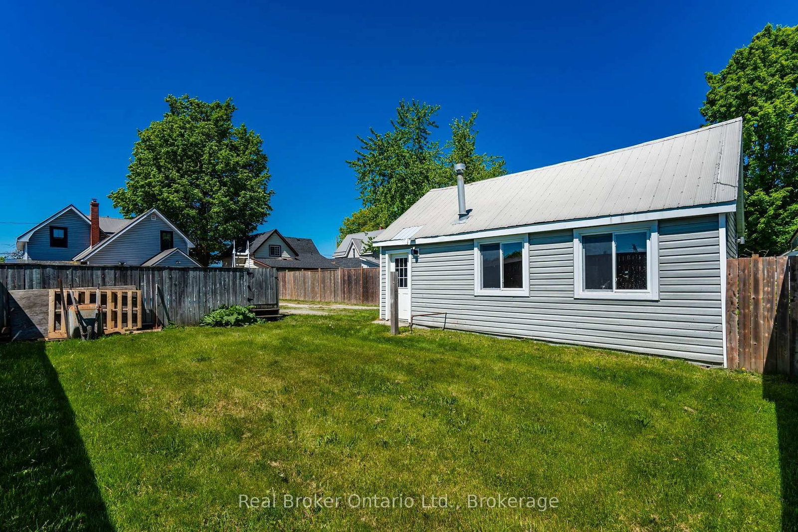 151 Main Street • Penetanguishene, ON photo 26