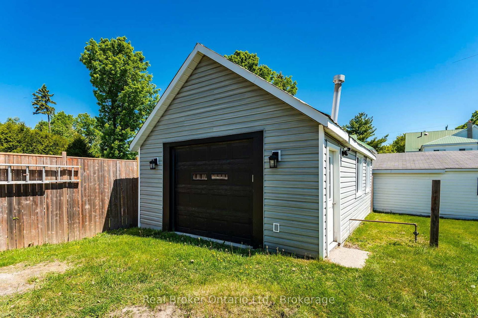 151 Main Street • Penetanguishene, ON photo 3