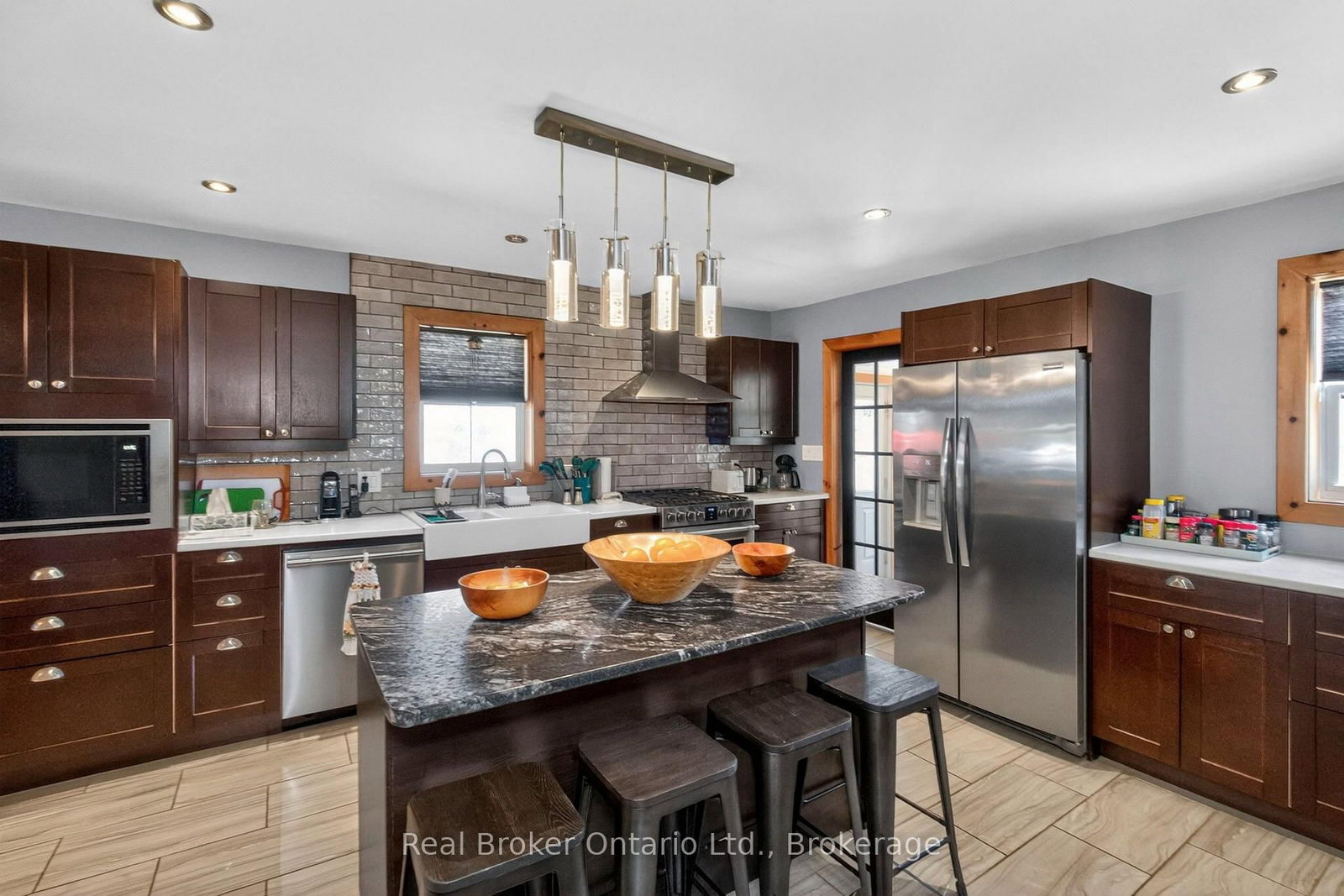 151 Main Street • Penetanguishene, ON photo 8