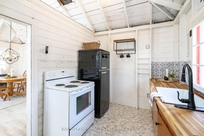 365 Robins Point Road • Tay, ON photo 6