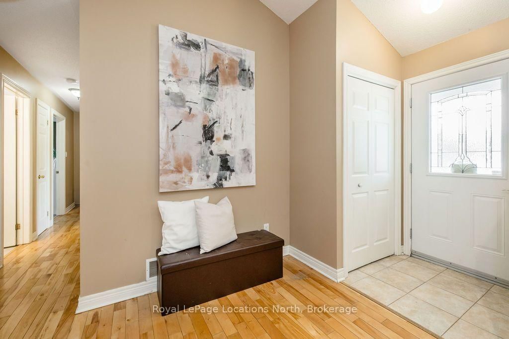 28 Marl Creek Drive • Springwater, ON photo 6