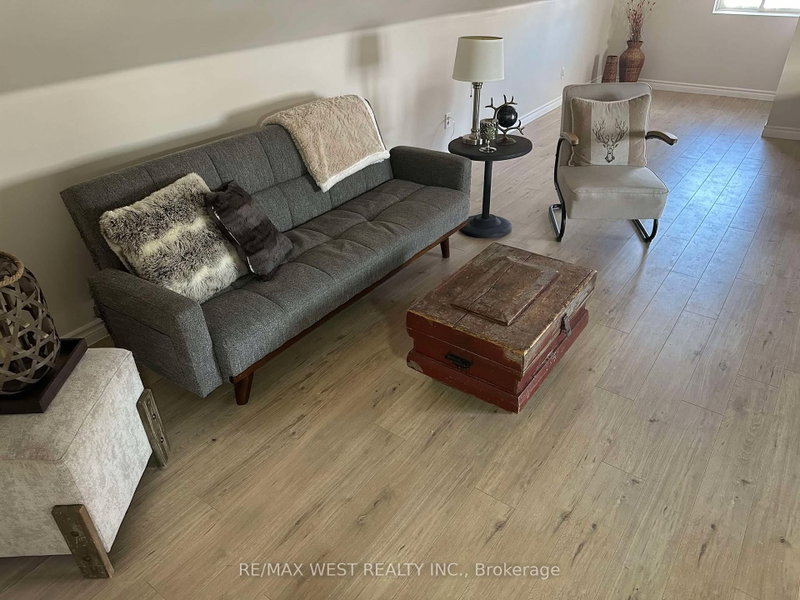 39 Westmount Drive S