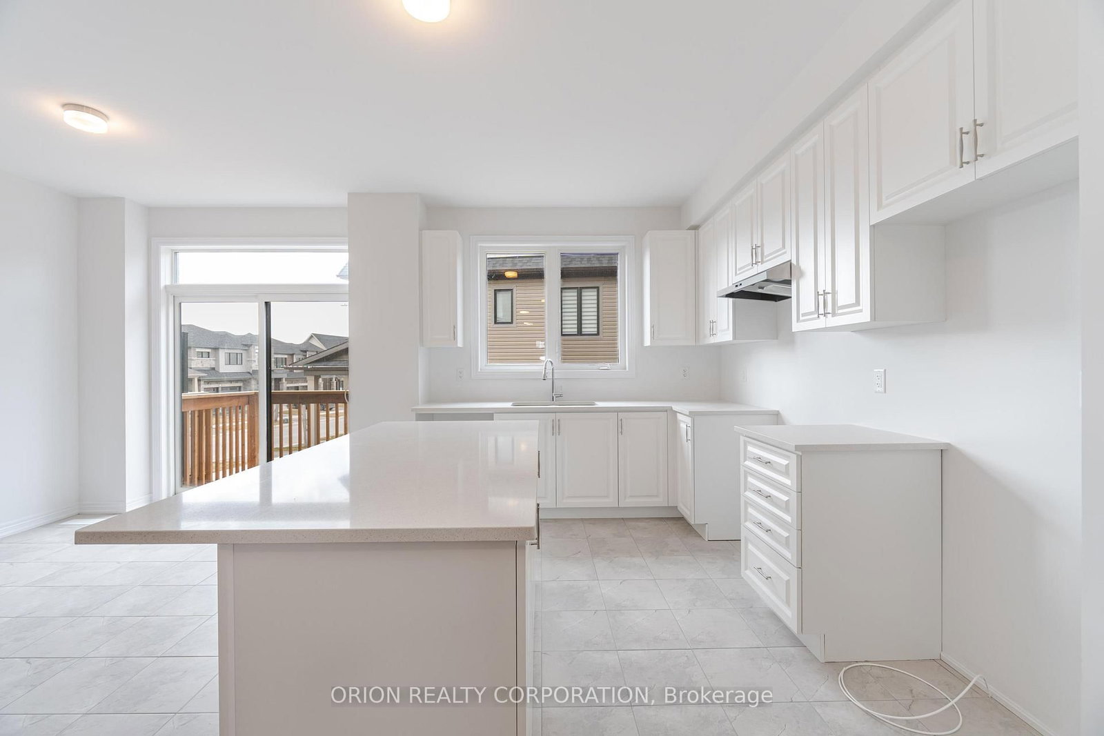 133 Fenchurch Manor Avenue • Barrie, ON photo 8