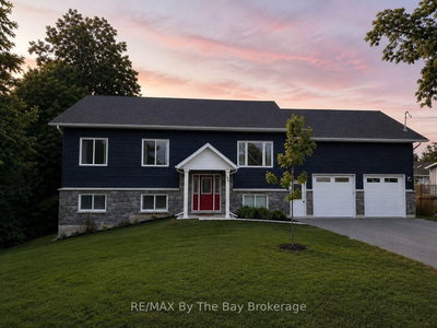 Detached House for sale at 146 Mary Street, Clearview, Ontario, L0M 1G0 - Creemore - MLS: S13721140