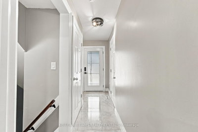 36 Chaucer Crescent • Barrie, ON photo 4