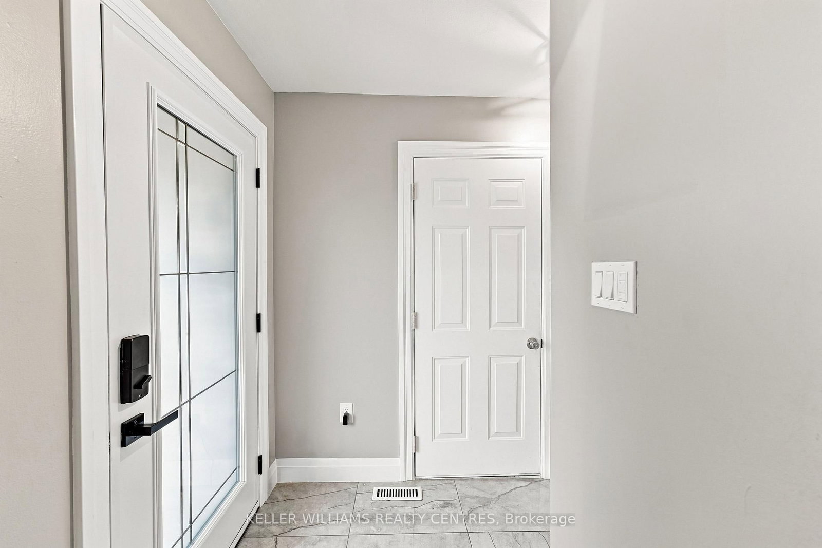 36 Chaucer Crescent • Barrie, ON photo 5