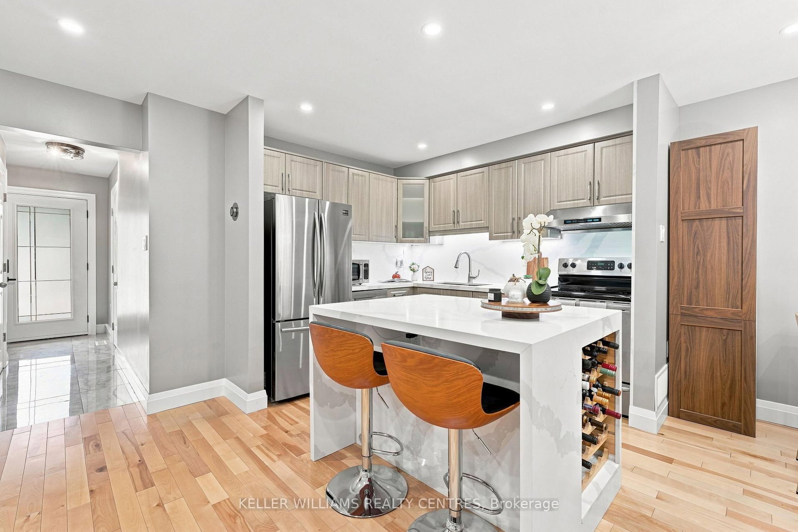 36 Chaucer Crescent • Barrie, ON photo 8