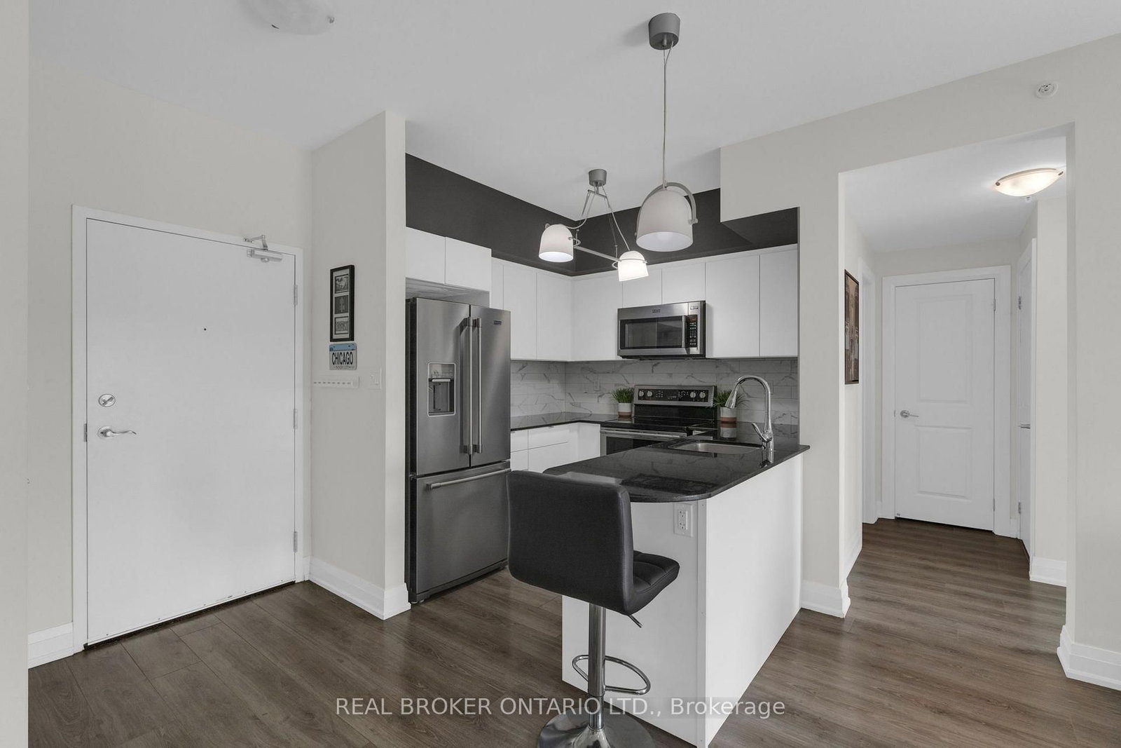 299 CUNDLES Road E • #604 • Barrie, ON photo 3