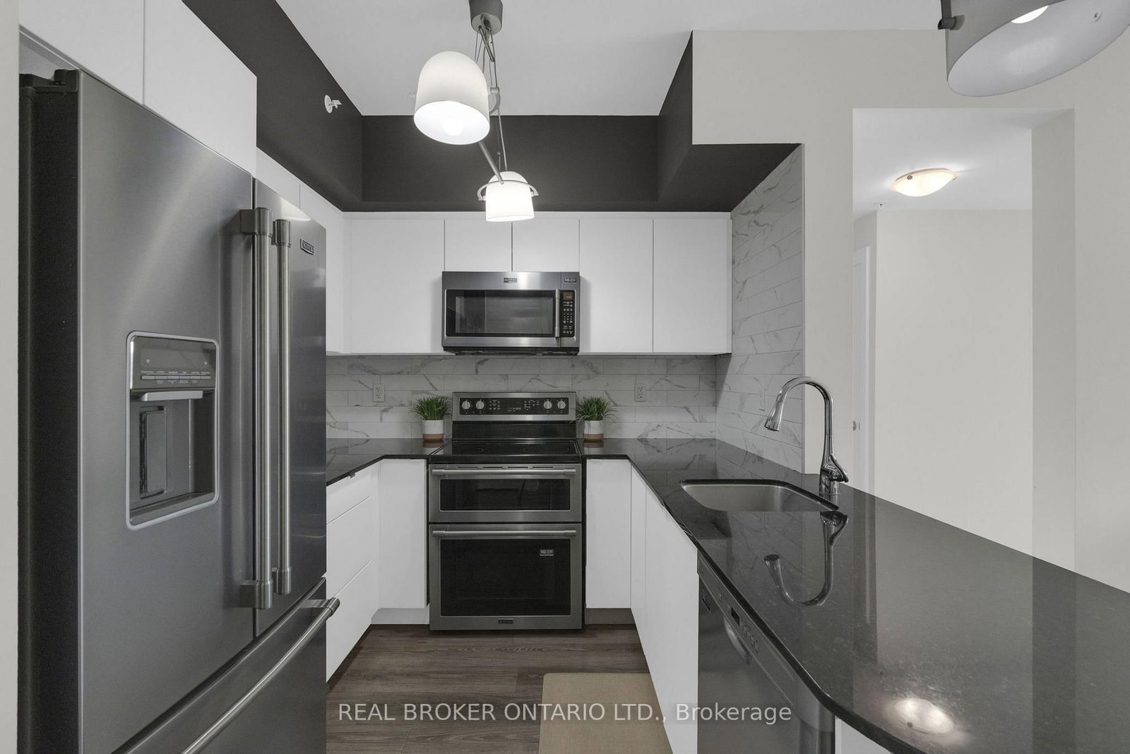 299 CUNDLES Road E • #604 • Barrie, ON photo 5