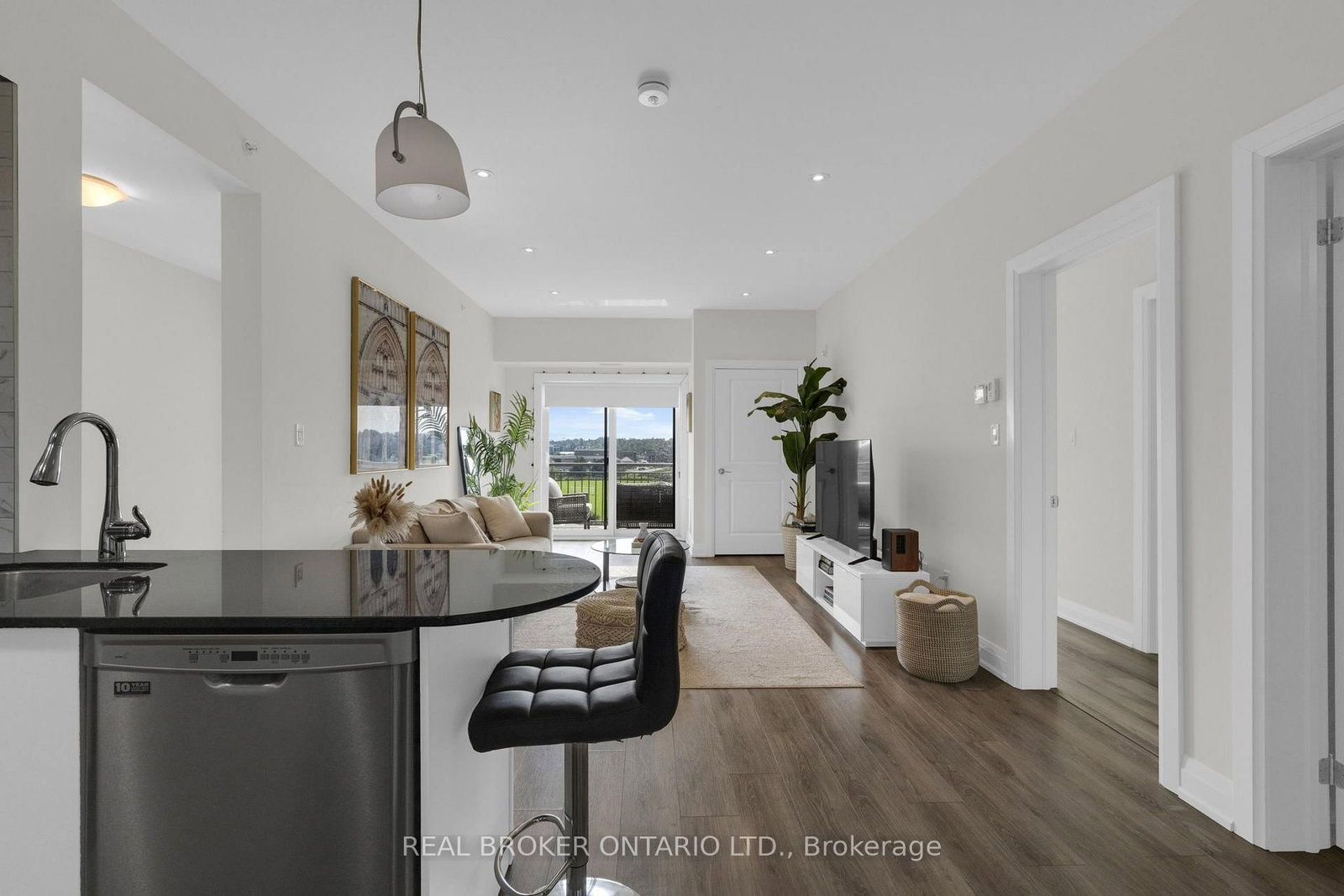 299 CUNDLES Road E • #604 • Barrie, ON photo 6