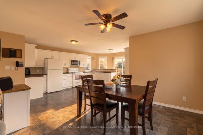 5 Allan Court • Springwater, ON photo 4