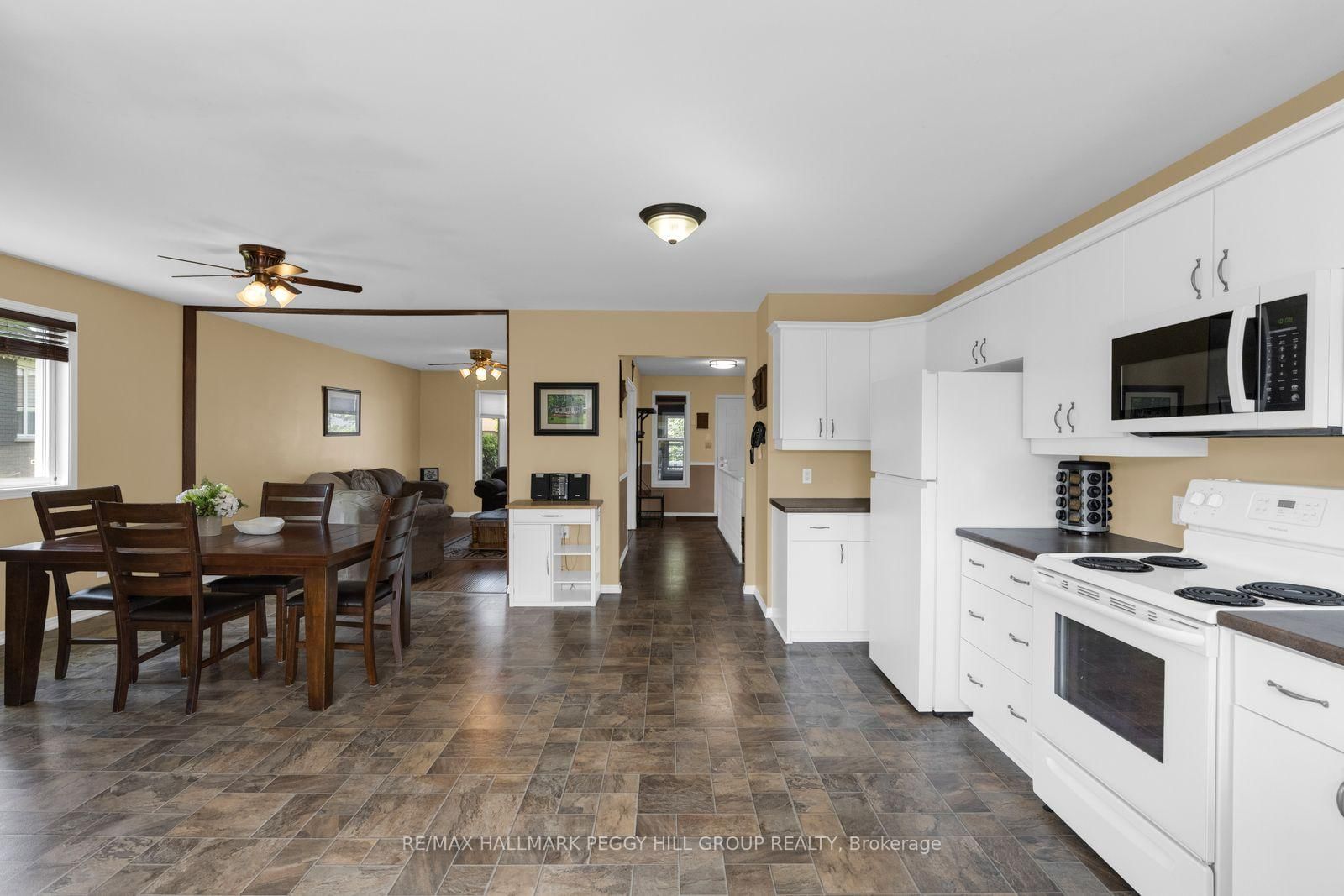 5 Allan Court • Springwater, ON photo 5