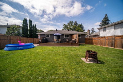 553 Spruce Street • Collingwood, ON photo 2
