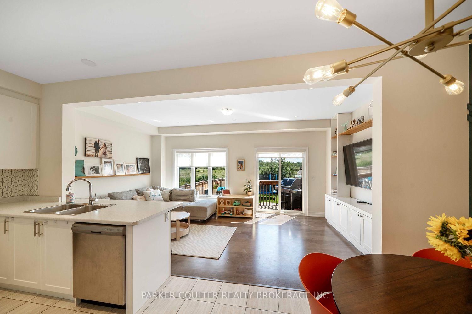 309 Atkinson Street • Clearview, ON photo 8