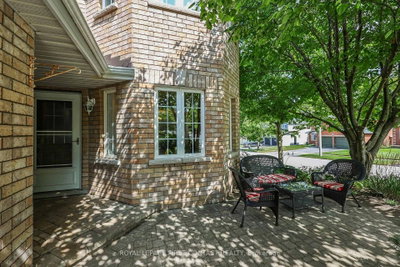 1 Brown Wood Drive • Barrie, ON photo 4