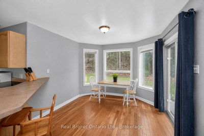 11 Campbell Court • Springwater, ON photo 5