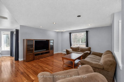 11 Campbell Court • Springwater, ON photo 6