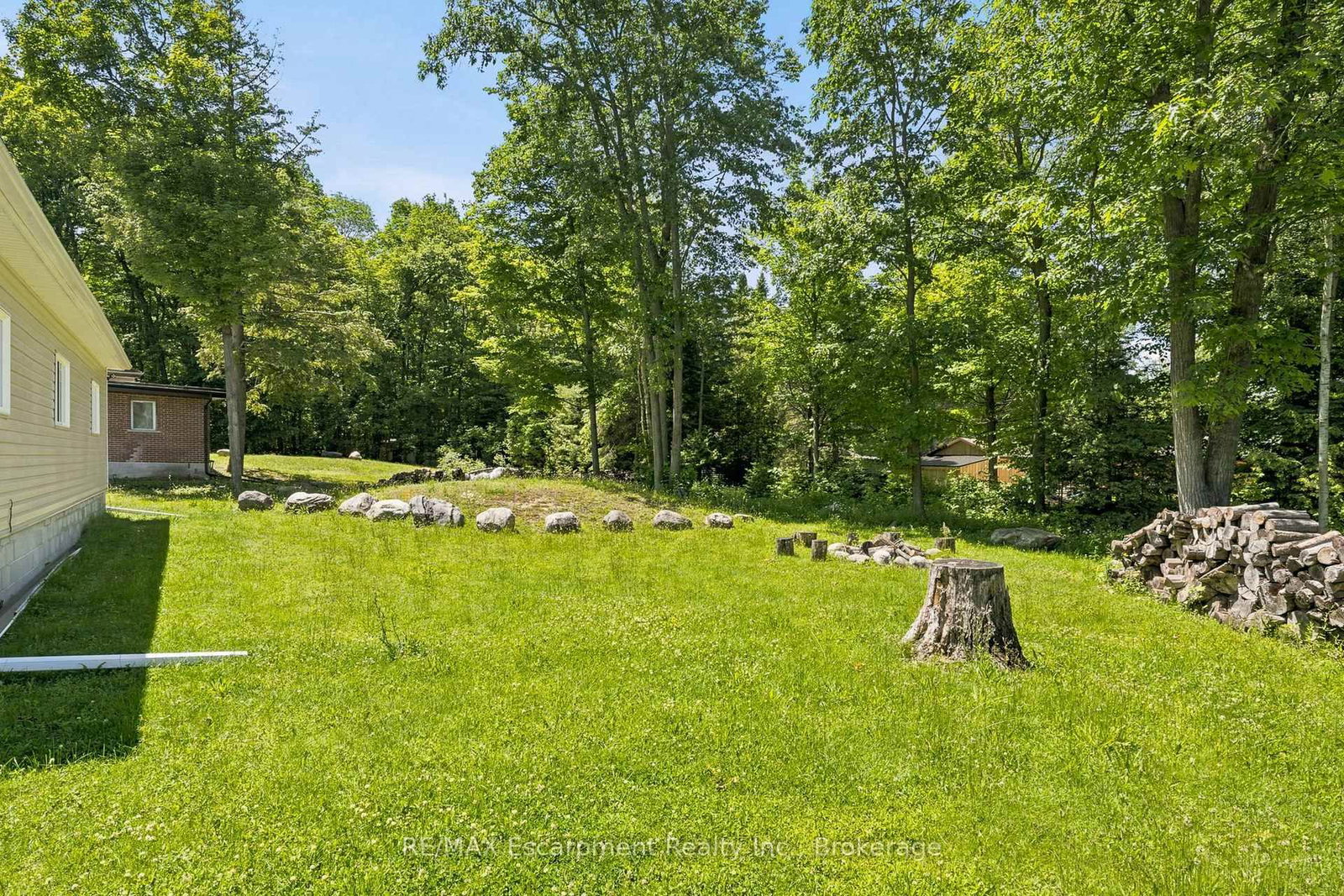 16 Hiawatha Road • Tiny, ON photo 11