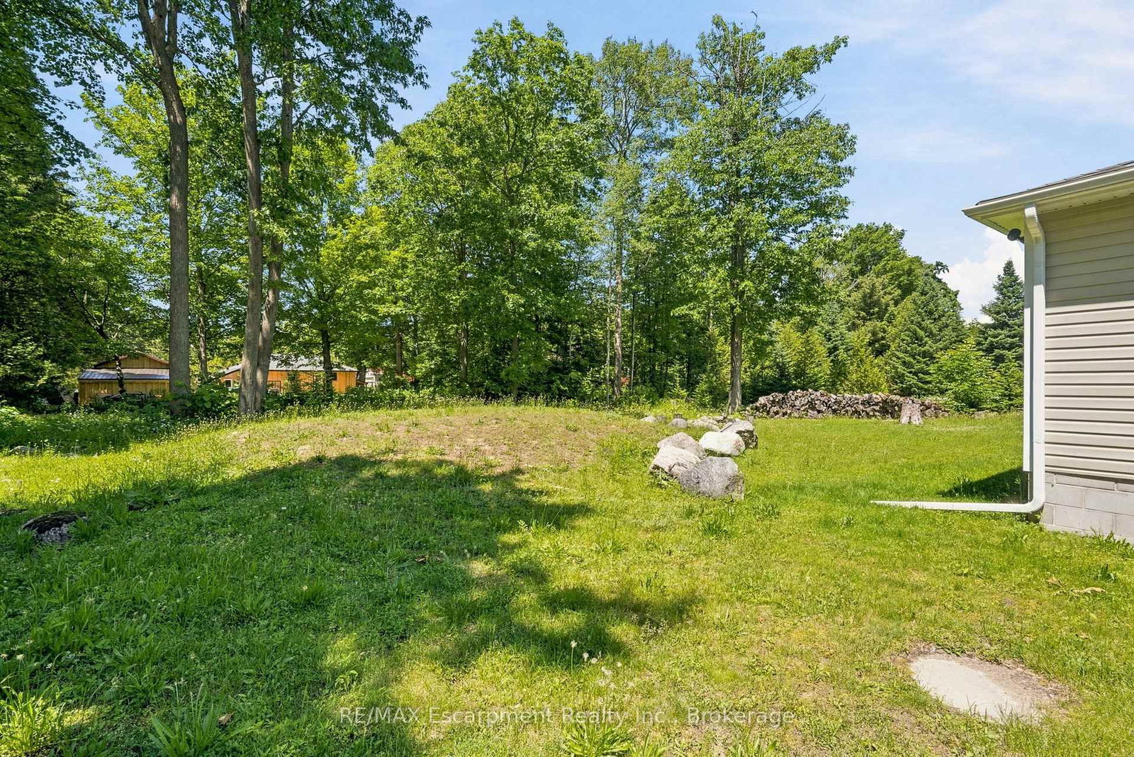 16 Hiawatha Road • Tiny, ON photo 8