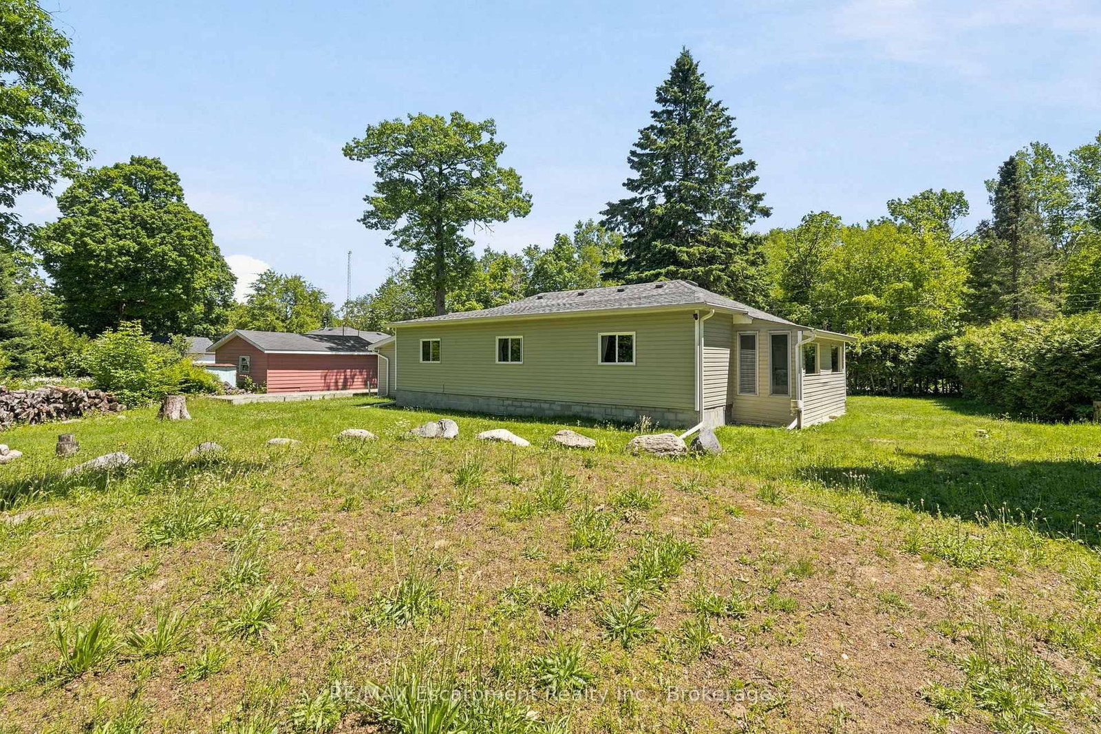 16 Hiawatha Road • Tiny, ON photo 9