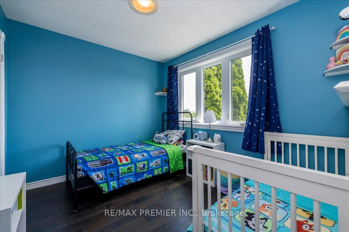 129 Chalmers Drive • Barrie, ON photo 10