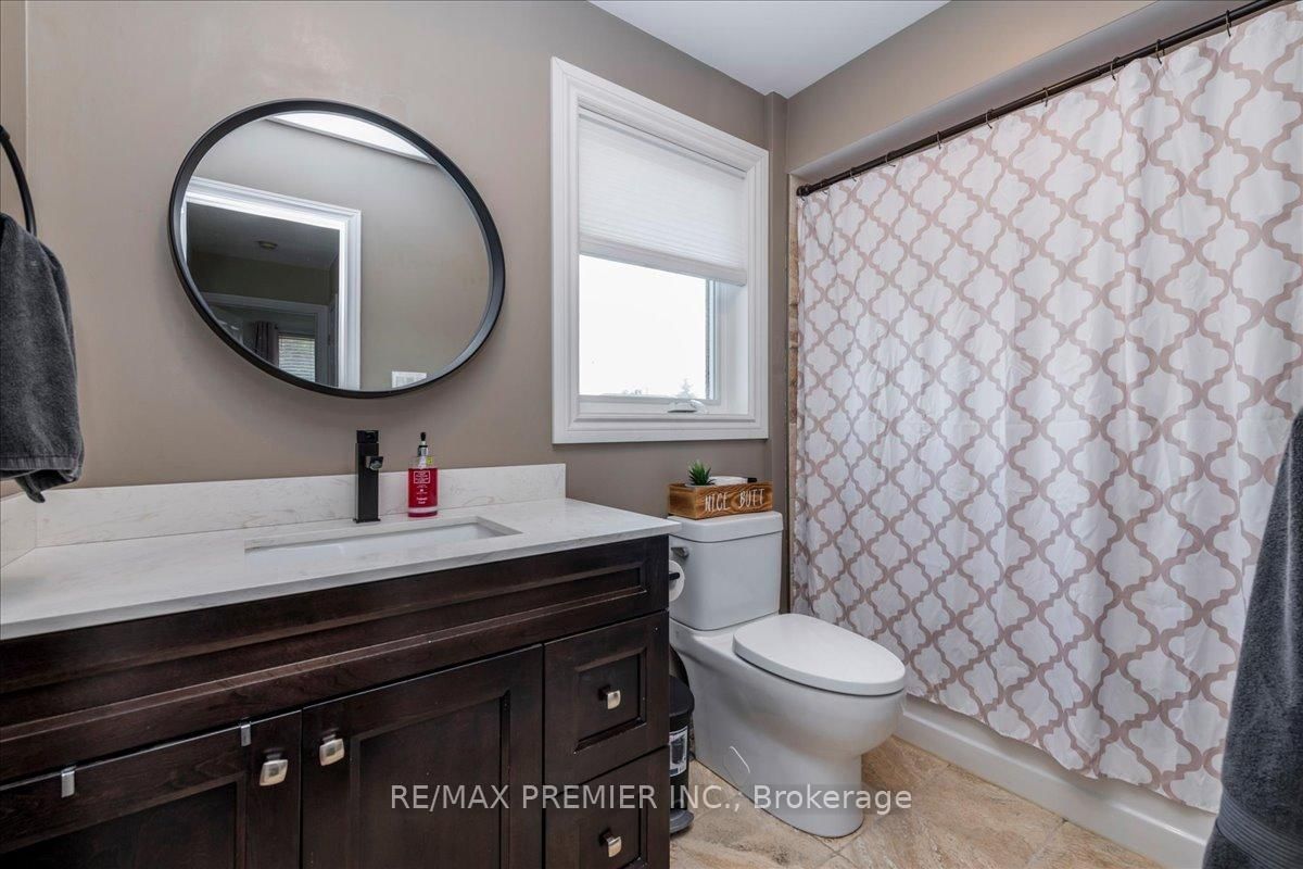 129 Chalmers Drive • Barrie, ON photo 11