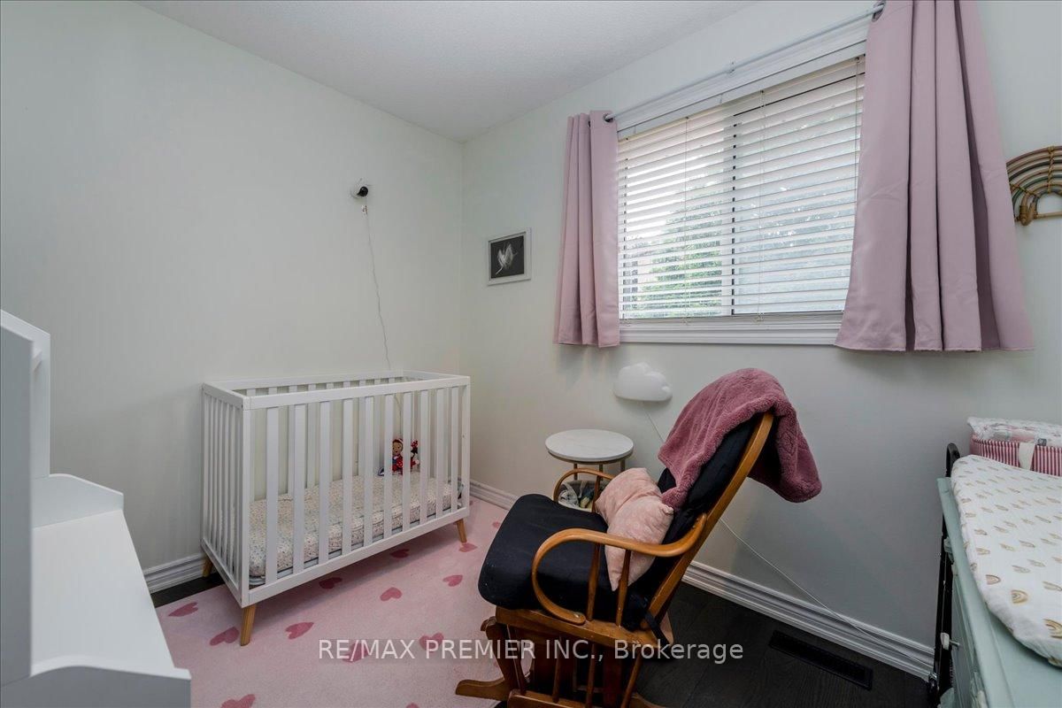 129 Chalmers Drive • Barrie, ON photo 12