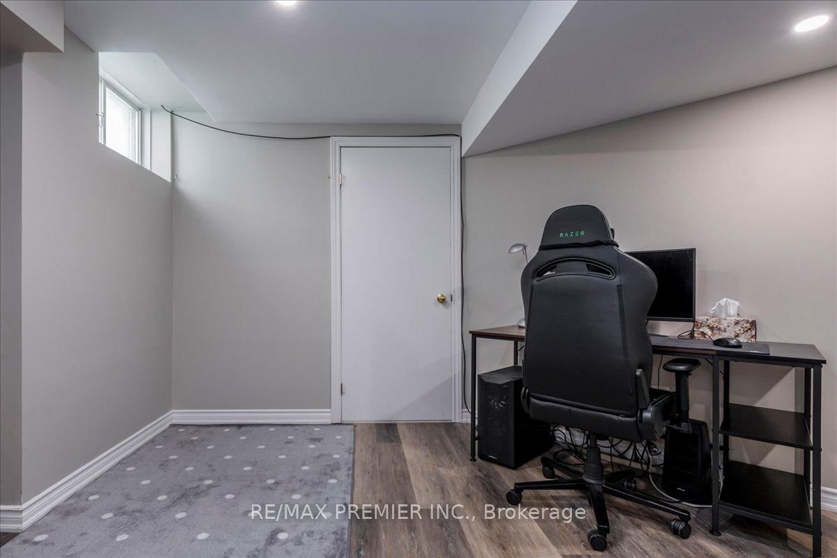 129 Chalmers Drive • Barrie, ON photo 13