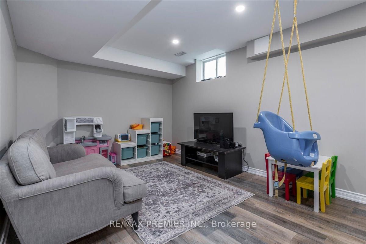 129 Chalmers Drive • Barrie, ON photo 14