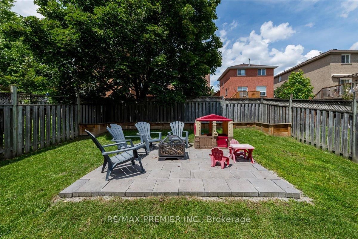 129 Chalmers Drive • Barrie, ON photo 18