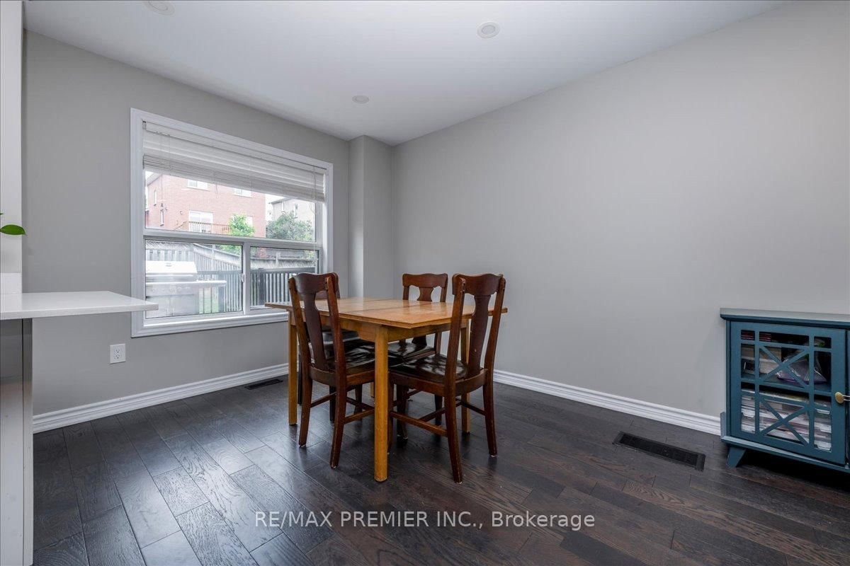 129 Chalmers Drive • Barrie, ON photo 4