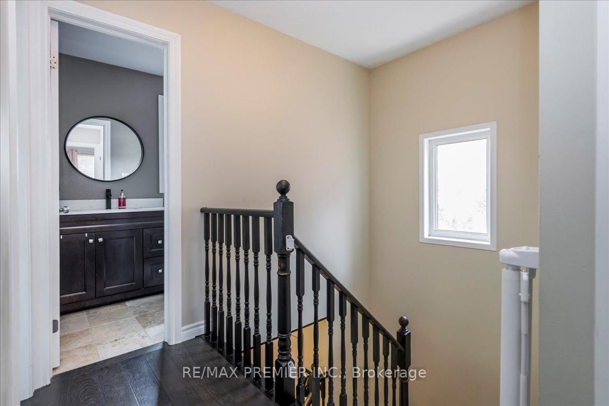 129 Chalmers Drive • Barrie, ON photo 8